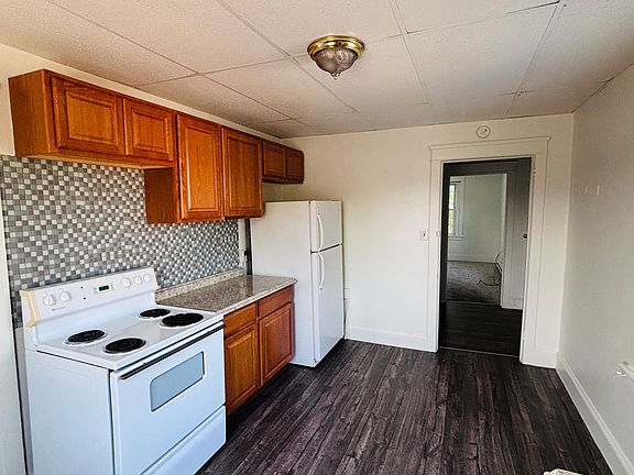 2nd image of 559 E Broad St #4