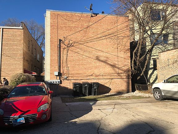 2nd image of 6133 N Francisco Ave APT B