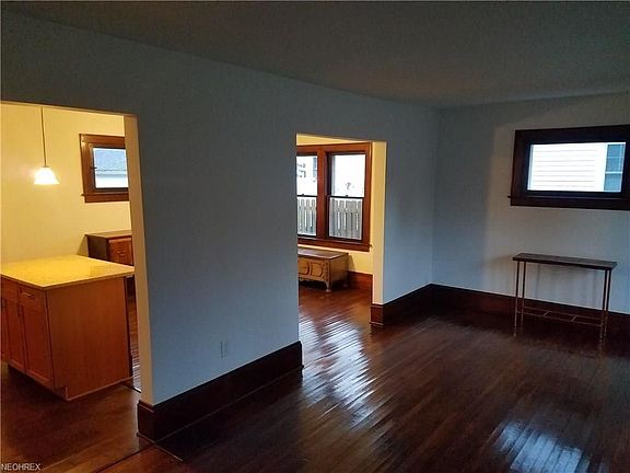 3rd image of 700 Notre Dame Ave