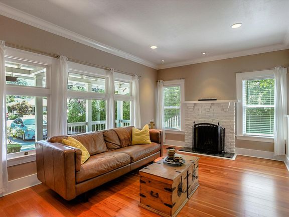 5th image of 20405 Williams Ave