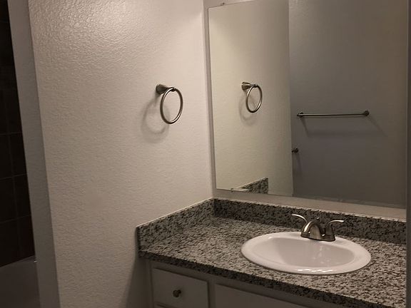 3rd image of 603 18th St APT 05