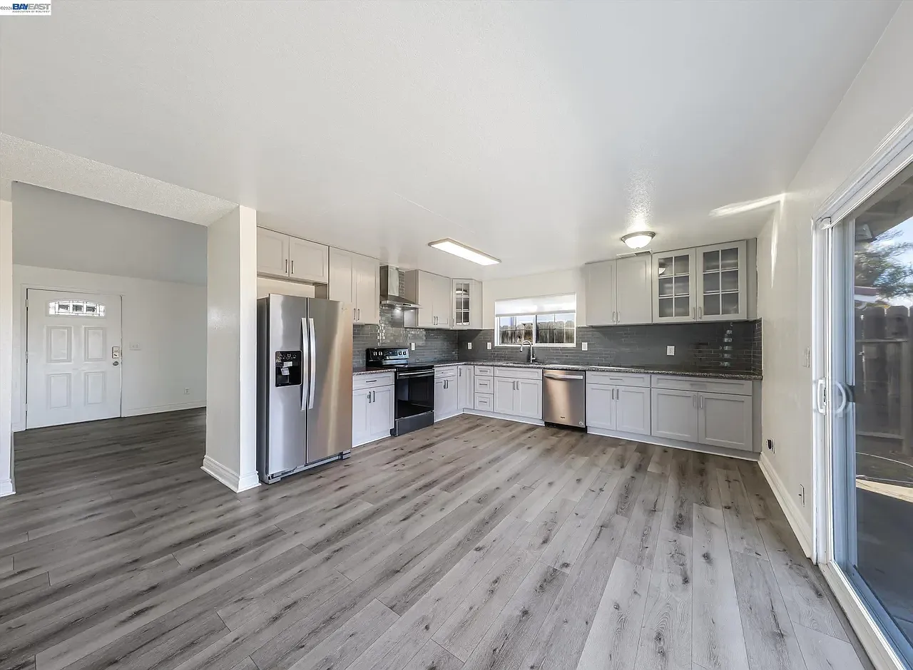 3 bed, 1120 sqft, $4,000 — Photo 4