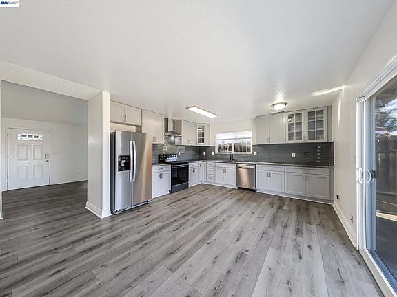 4th image of 3432 Danielle Pl