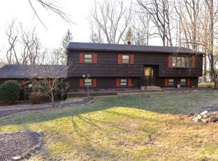 2 Roberts Dr, Bethel, CT 06801