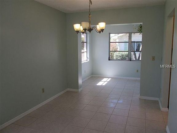 5th image of 218 Gloucester Blvd