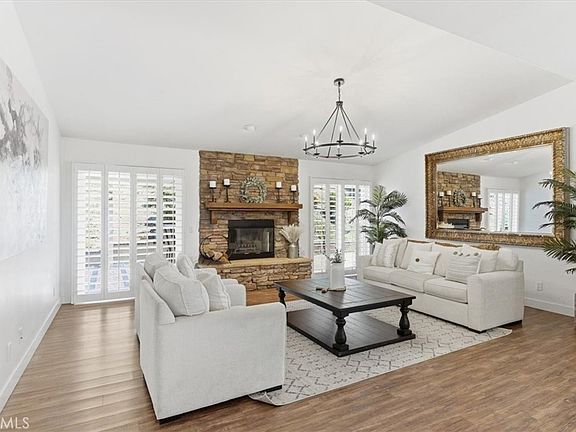 3rd image of 40780 Carmelita Cir