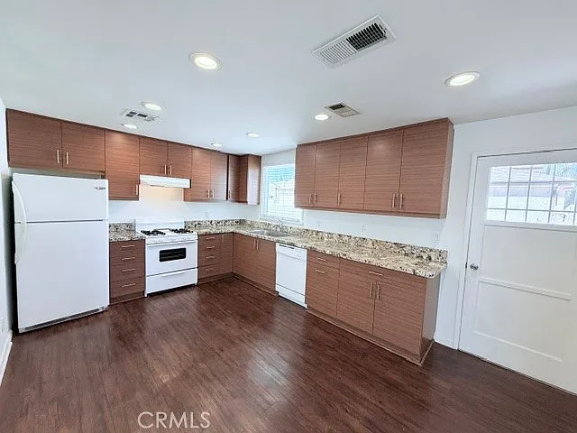 2 bed, 825 sqft, $3,000 — Photo 4