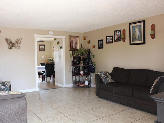 2nd image of 7410 W Glenrosa Ave