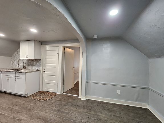 3rd image of 3415 Roehl Ave Unit 2