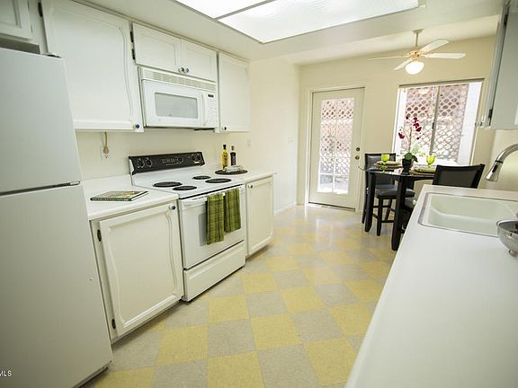 3rd image of 14 E Manzanita Dr