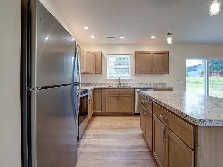 1013 Caroline Ave — Photo 11