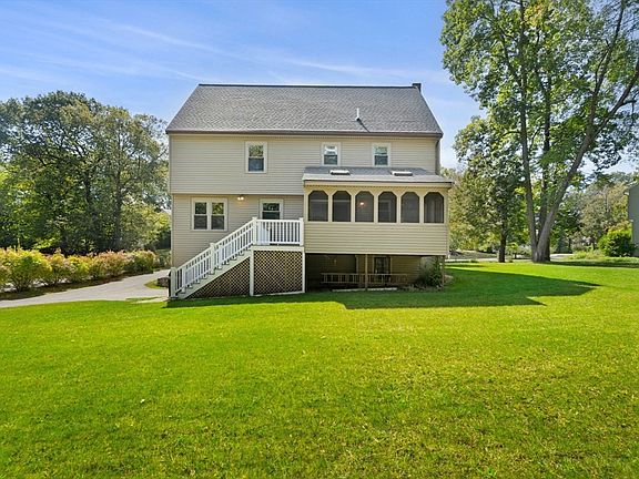 3rd image of 26 Woodberry Ln