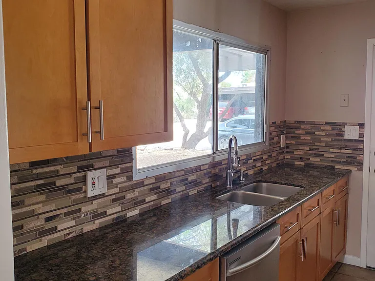 1719 E Gaylon Dr — Photo 8