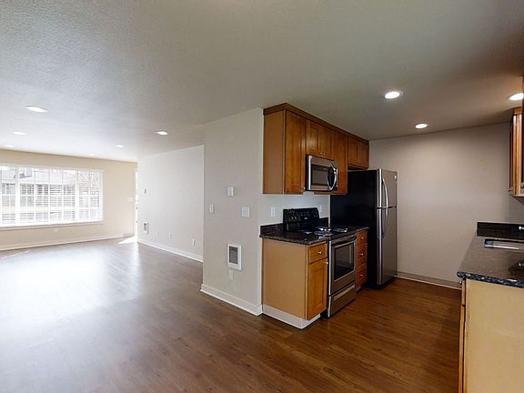 4th image of 17402-17404 8th Avenue Ct E #17404