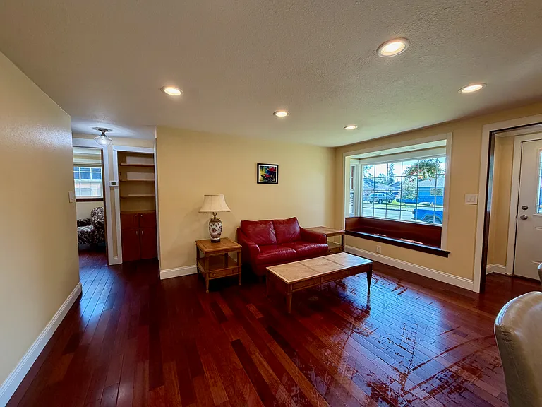 1419 Airport Heights Dr — Photo 5
