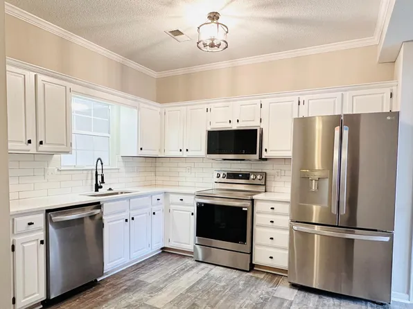 154 Sugar Dr, Pelham, AL 35124