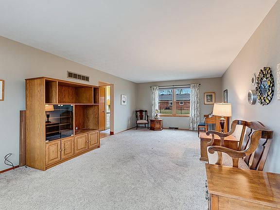 4th image of 1724 Lincoln Ave