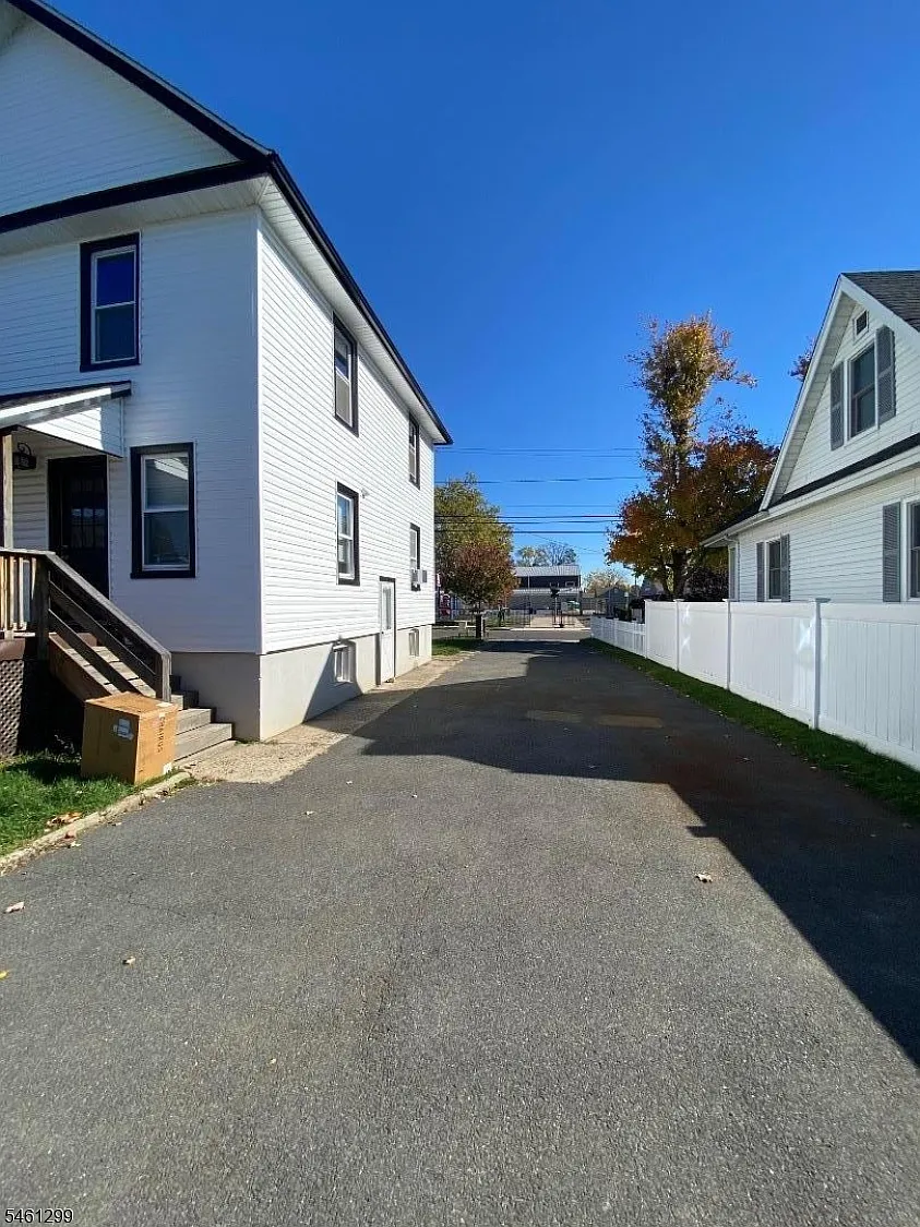 1 bed, 1.0 bath, $2,000 — Photo 2