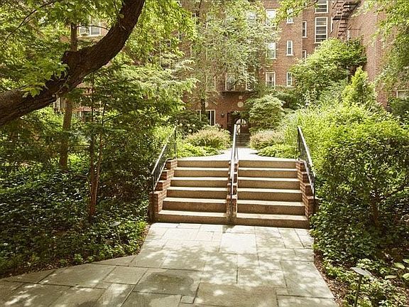 3rd image of 520 E 90th St APT 4M