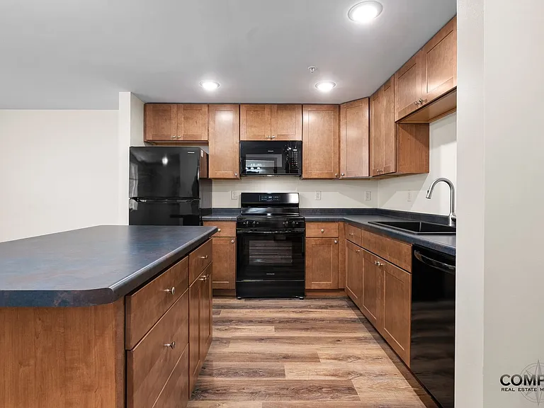 610 Gray St Apartments — Photo 6