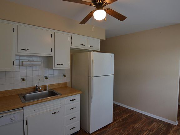 5th image of 1052 W Hawley St
