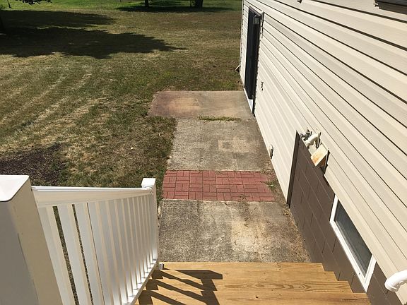 4th image of 989 Grant St