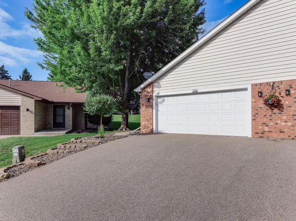 7050 Robinwood Trl, Woodbury, MN 55125