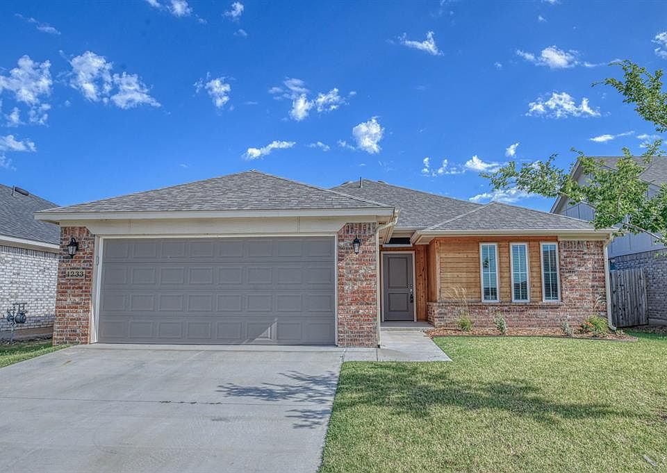 1st image of 1233 SW 159th Ter
