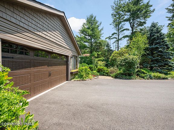 3rd image of 128 Elm Dr
