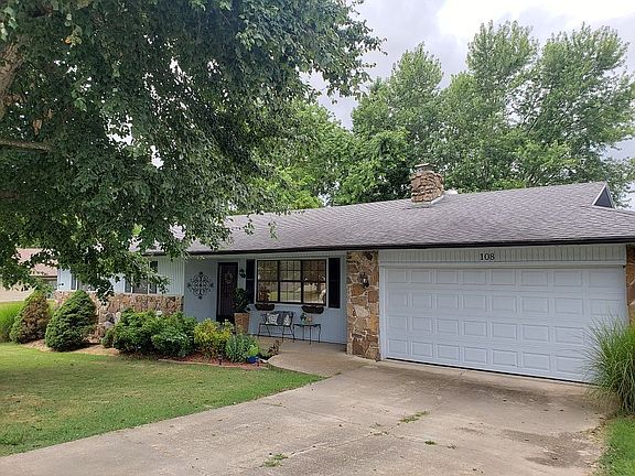 3rd image of 108 Parkview Dr