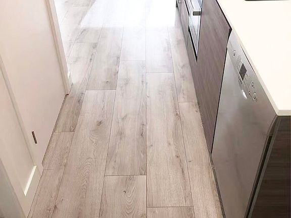 3rd image of 10626 City Pkwy #1301