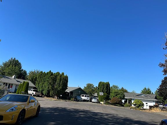 4th image of 311 SE 152nd Ct