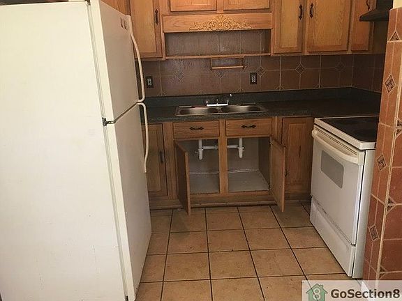 2nd image of 1333 W 37th St