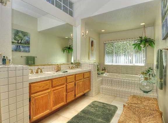 2nd image of 1223 Las Vistillas Ln