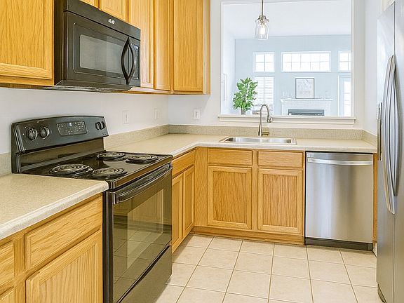 5th image of 134 N Arcadian Way