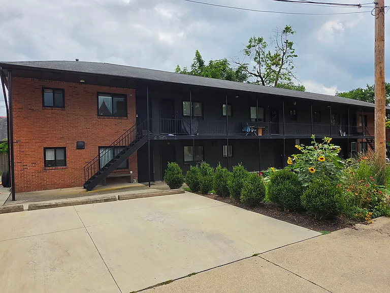 1136 Highland St #F — Photo 7