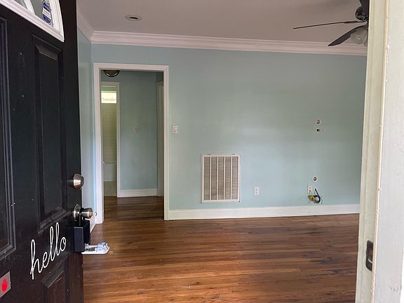 3rd image of 402 Sequoia Dr