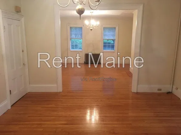 16 5th St #1, Bangor, ME 04401