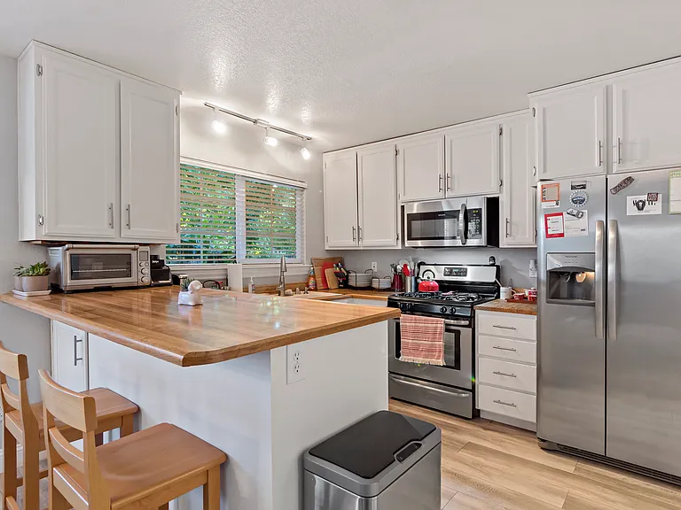 808 Milsom Pl — Photo 8