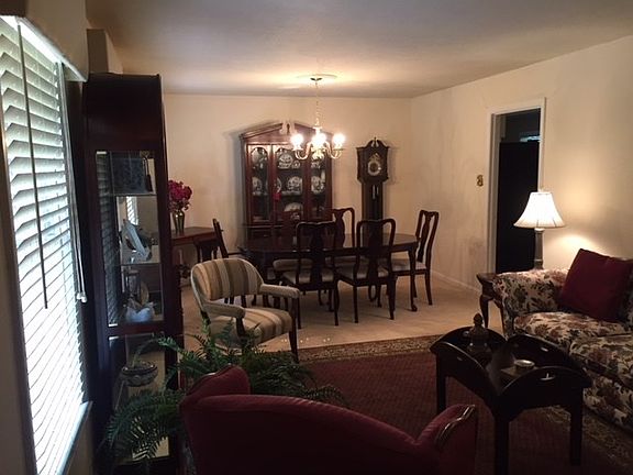 2nd image of 209 Yosemite Dr