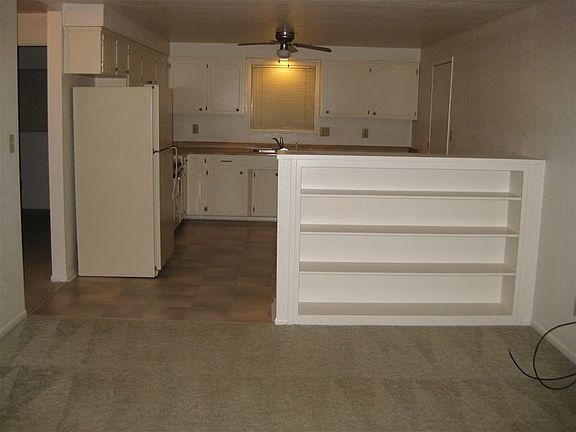 3rd image of 2466 Siskiyou Blvd