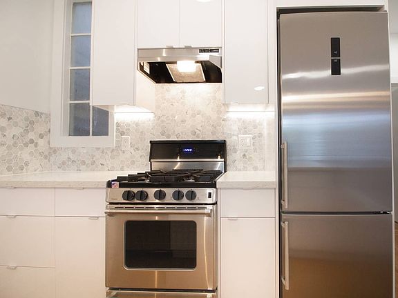 2nd image of 2844 Lyon St APT 102
