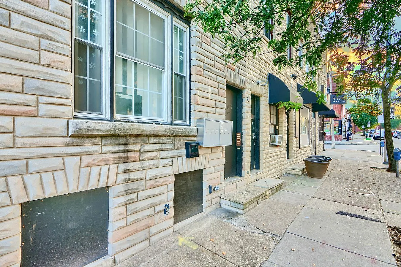 1 bed, 350 sqft, $995 — Photo 2