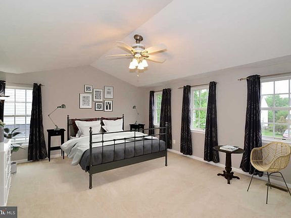 3rd image of 42763 Hollowind Ct