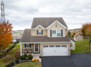 9 Circle Rock Dr, Ephrata, PA 17522