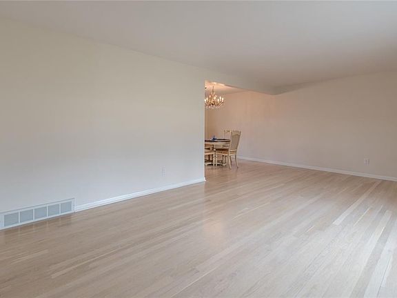 4th image of 656 Lander Dr