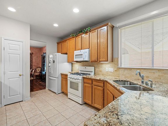 4th image of 13507 Pepperbush Ct