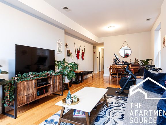 4th image of 2752 W Fullerton Ave #2E