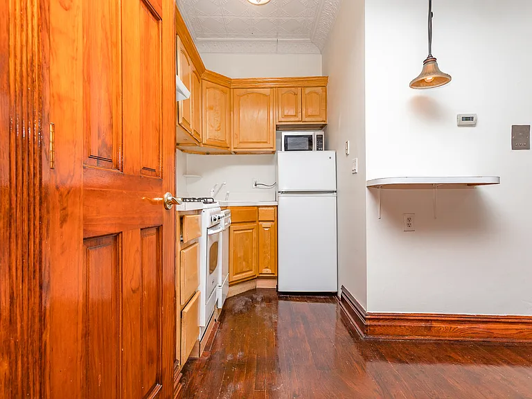 1079 Broadway #2B — Photo 9
