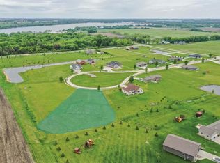 510 39th St, Spirit Lake, IA 51360